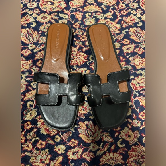 Slide sandals in black - Picture 1 of 3